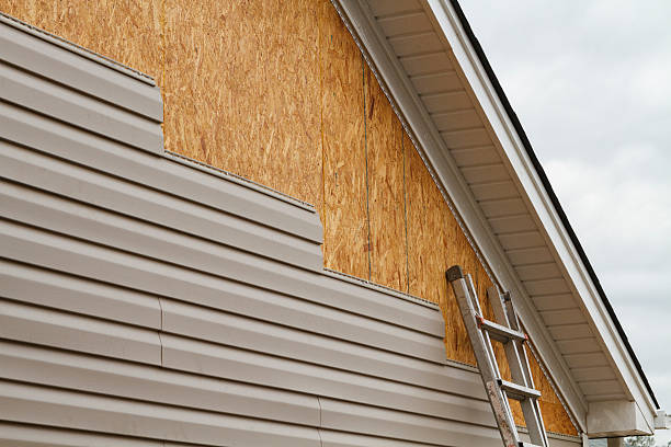 Professional Fiber Cement Siding technician working in Columbia, IL